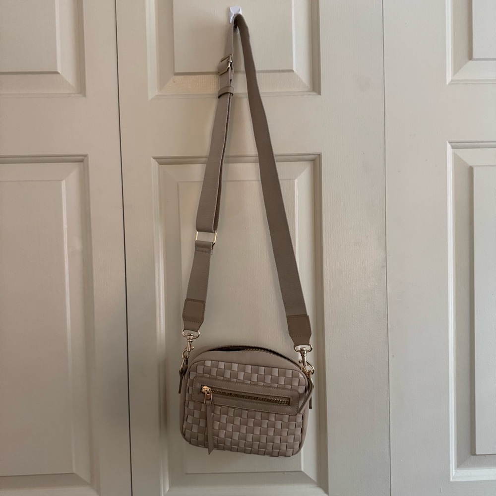 Universal Thread Camera Crossbody Bag